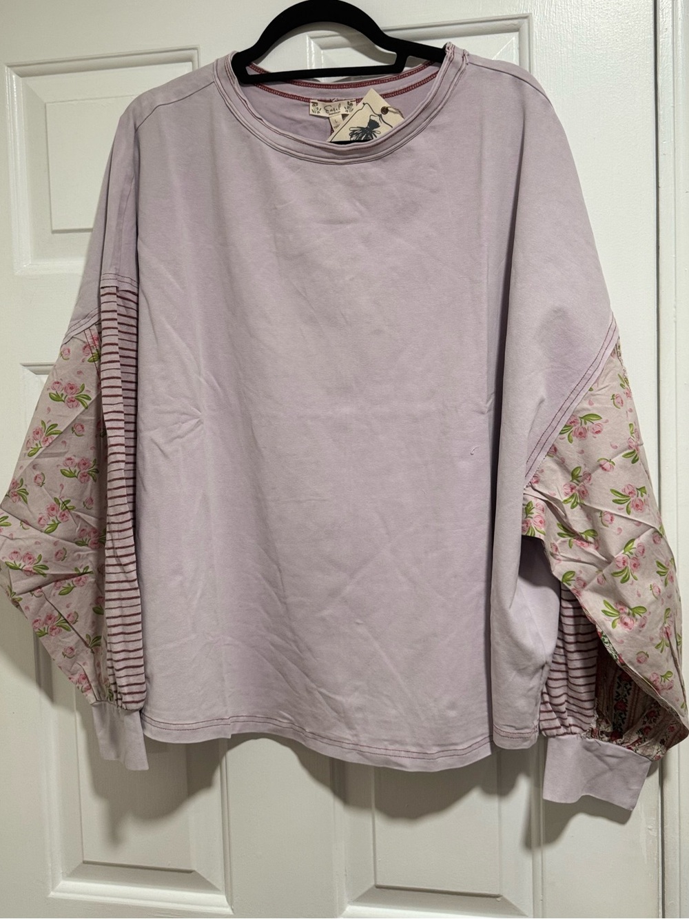 NWT Easel Lavender Floral Sleeve Pullover Top